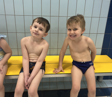 Juchů...první lekce plavání