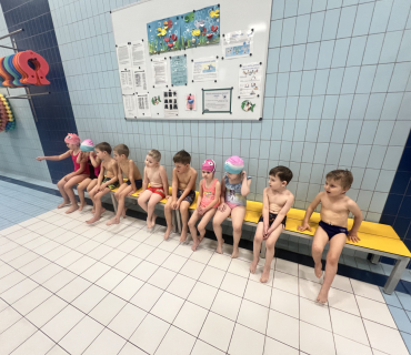 Juchů...první lekce plavání