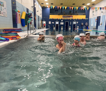 Juchů...první lekce plavání