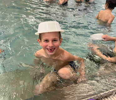 Juchů...první lekce plavání