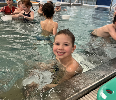 Juchů...první lekce plavání