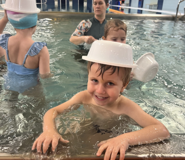 Juchů...první lekce plavání