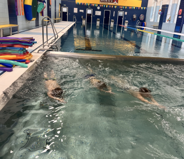 Juchů...první lekce plavání