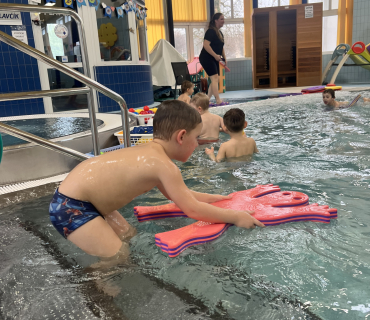 Juchů...první lekce plavání