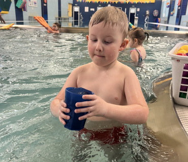 Juchů...první lekce plavání