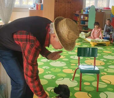 Jaro ťuká na dveře