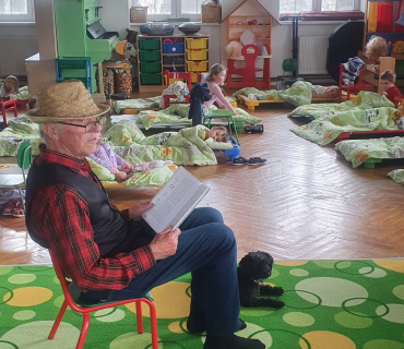 Jaro ťuká na dveře