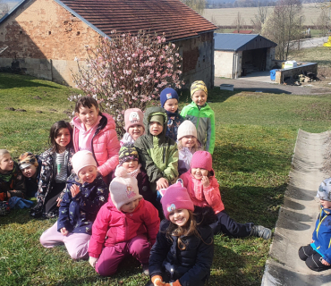 Jaro ťuká na dveře