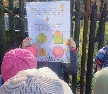 Jaro ťuká na dveře