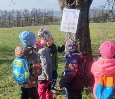 Jaro ťuká na dveře