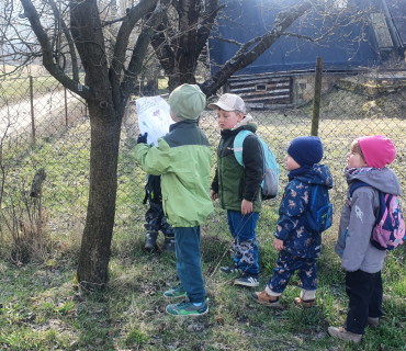 Jaro ťuká na dveře