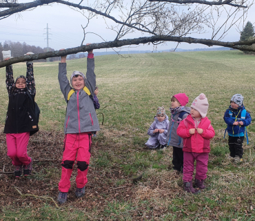 Jaro ťuká na dveře