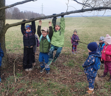 Jaro ťuká na dveře