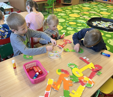 Jaro ťuká na dveře