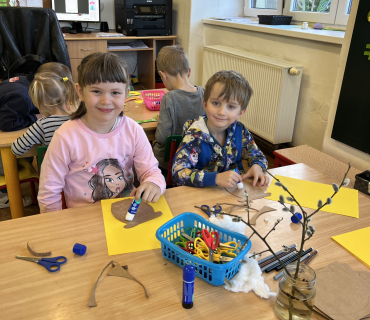 Jaro ťuká na dveře