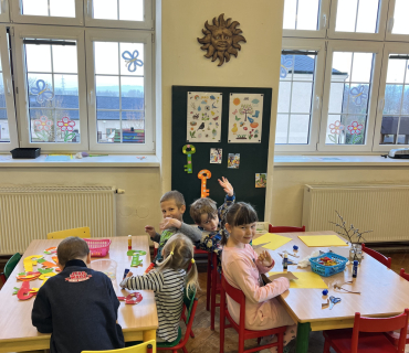 Jaro ťuká na dveře