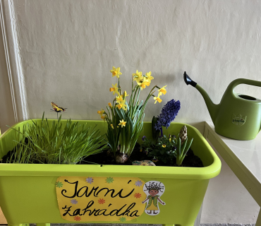 Jaro ťuká na dveře