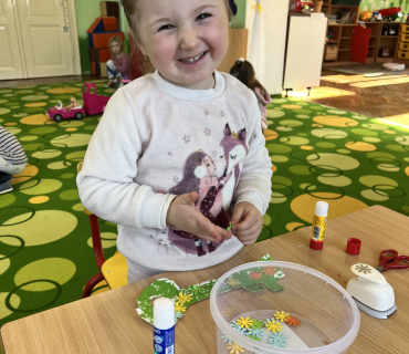 Jaro ťuká na dveře