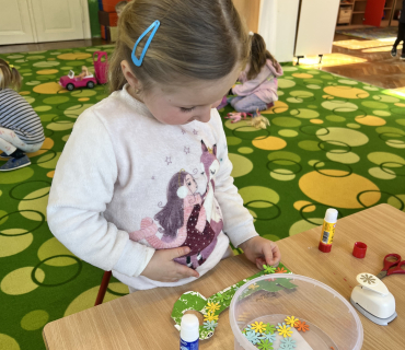 Jaro ťuká na dveře