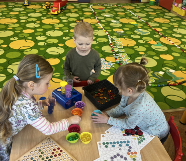 Jaro ťuká na dveře